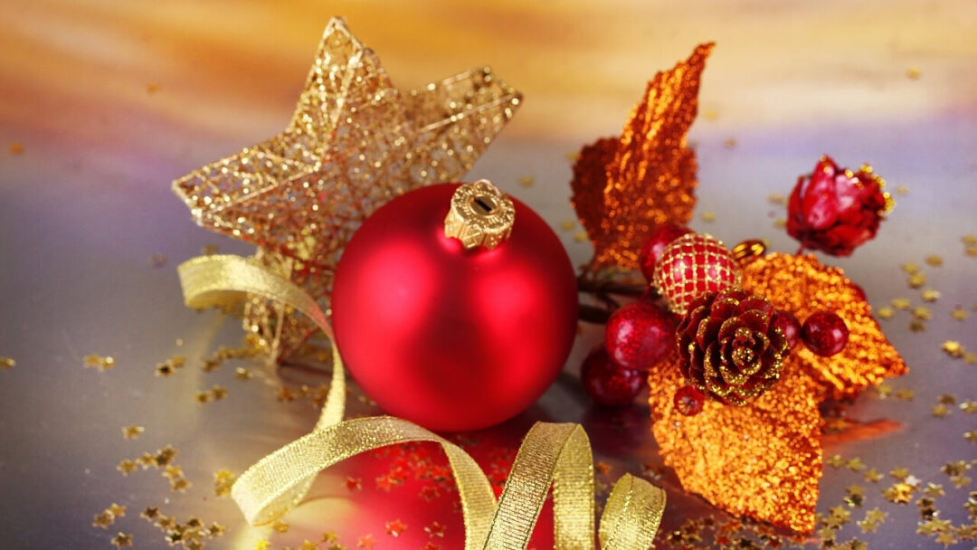 Yılbaşı Ağacını Süslemek İçin İhtiyacınız Olan Süsler